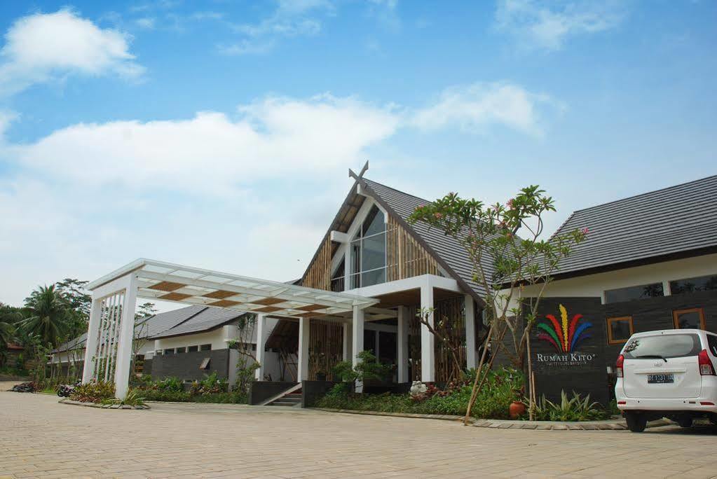 Rumah Kito Resort Hotel Jambi By Waringin Hospitality Exteriör bild